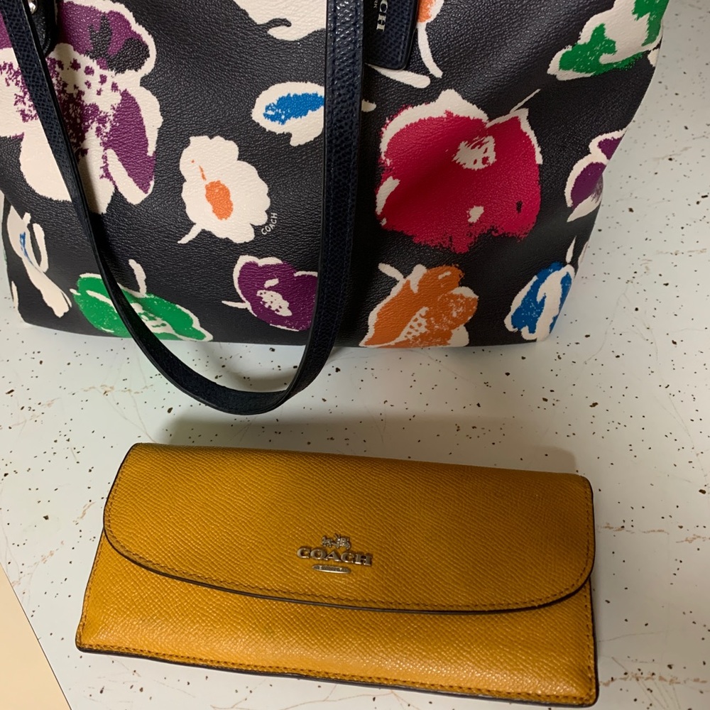 Coach Purse - Picture 6 of 7